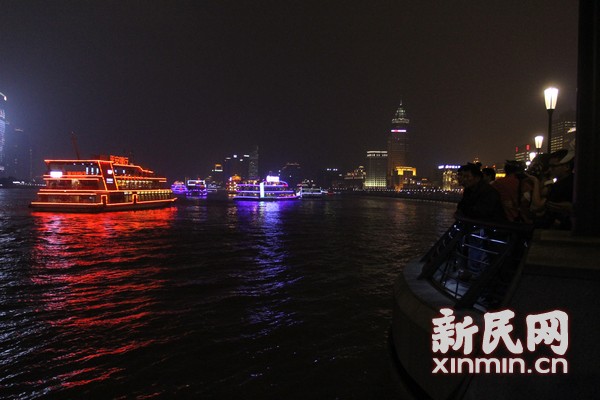 黃浦江巡游彩船